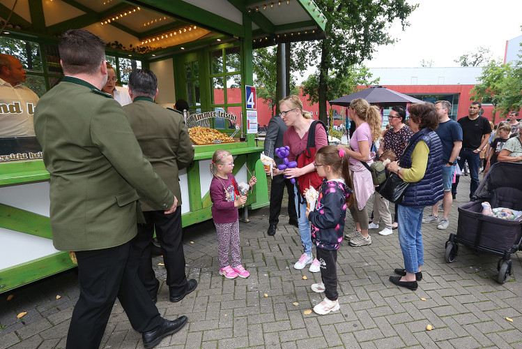 Torwand, Slackline und viel Süßes für die Jüngsten: Das war der Schützenfest-Samstag mit dem großen Kinderschützenfest