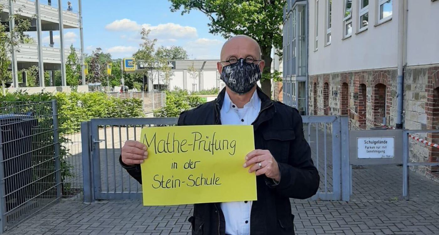 Trecker-Demo mit Hupkonzert in Gifhorn - Schulleiter ruft die Polizei, weil die Mathe-Prüfung seiner Schüler gestört wurde