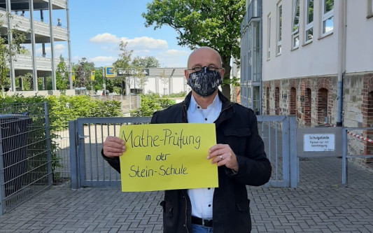 Trecker-Demo mit Hupkonzert in Gifhorn - Schulleiter ruft die Polizei, weil die Mathe-Prüfung seiner Schüler gestört wurde