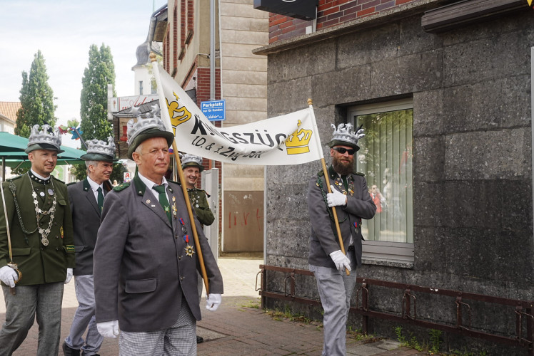 Trotz Tropenhitze beste Laune beim Gifhorner Schützenfest: KURT zeigt Euch die schönsten Bilder des Freitagsumzugs