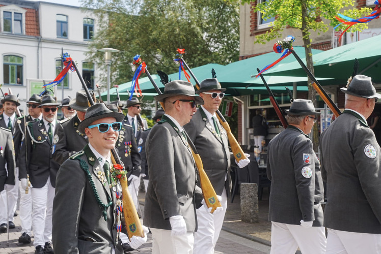 Trotz Tropenhitze beste Laune beim Gifhorner Schützenfest: KURT zeigt Euch die schönsten Bilder des Freitagsumzugs