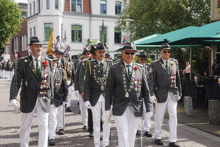 Trotz Tropenhitze beste Laune beim Gifhorner Schützenfest: KURT zeigt Euch die schönsten Bilder des Freitagsumzugs