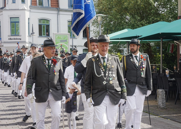 Trotz Tropenhitze beste Laune beim Gifhorner Schützenfest: KURT zeigt Euch die schönsten Bilder des Freitagsumzugs