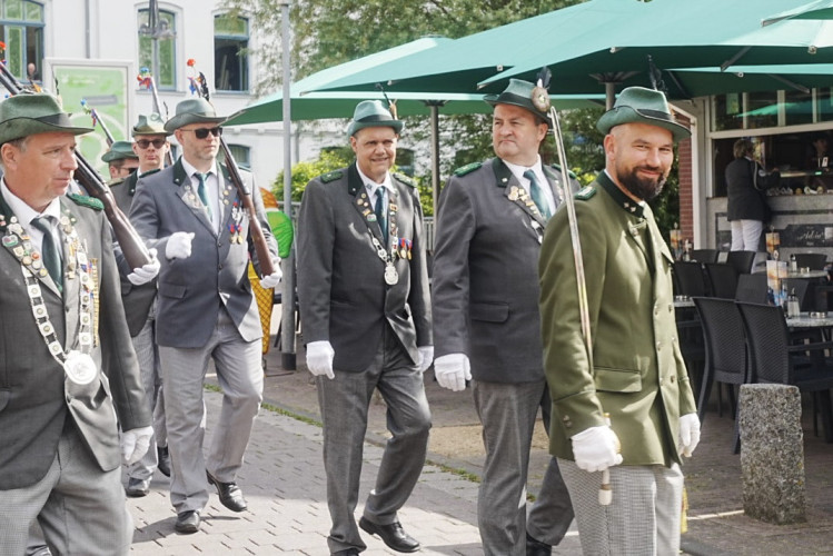 Trotz Tropenhitze beste Laune beim Gifhorner Schützenfest: KURT zeigt Euch die schönsten Bilder des Freitagsumzugs