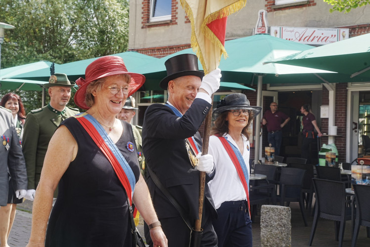 Trotz Tropenhitze beste Laune beim Gifhorner Schützenfest: KURT zeigt Euch die schönsten Bilder des Freitagsumzugs