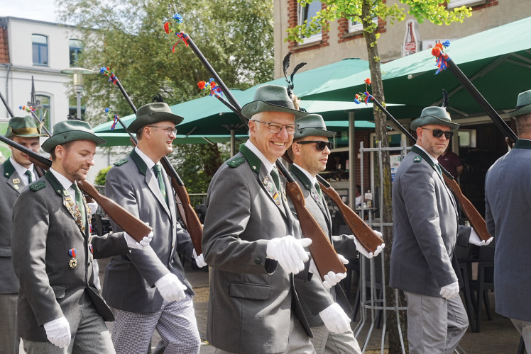 Trotz Tropenhitze beste Laune beim Gifhorner Schützenfest: KURT zeigt Euch die schönsten Bilder des Freitagsumzugs