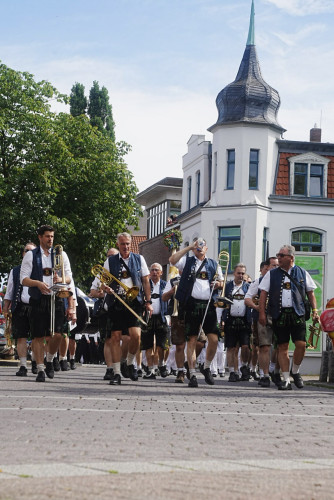Trotz Tropenhitze beste Laune beim Gifhorner Schützenfest: KURT zeigt Euch die schönsten Bilder des Freitagsumzugs