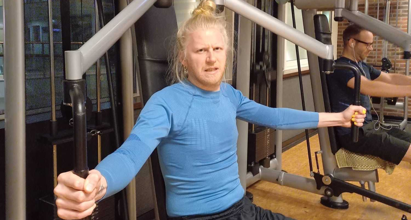 Über Brustquetscher: Unser Kolumnist betritt zum ersten Mal aus eigenem Antrieb ein Fitnessstudio