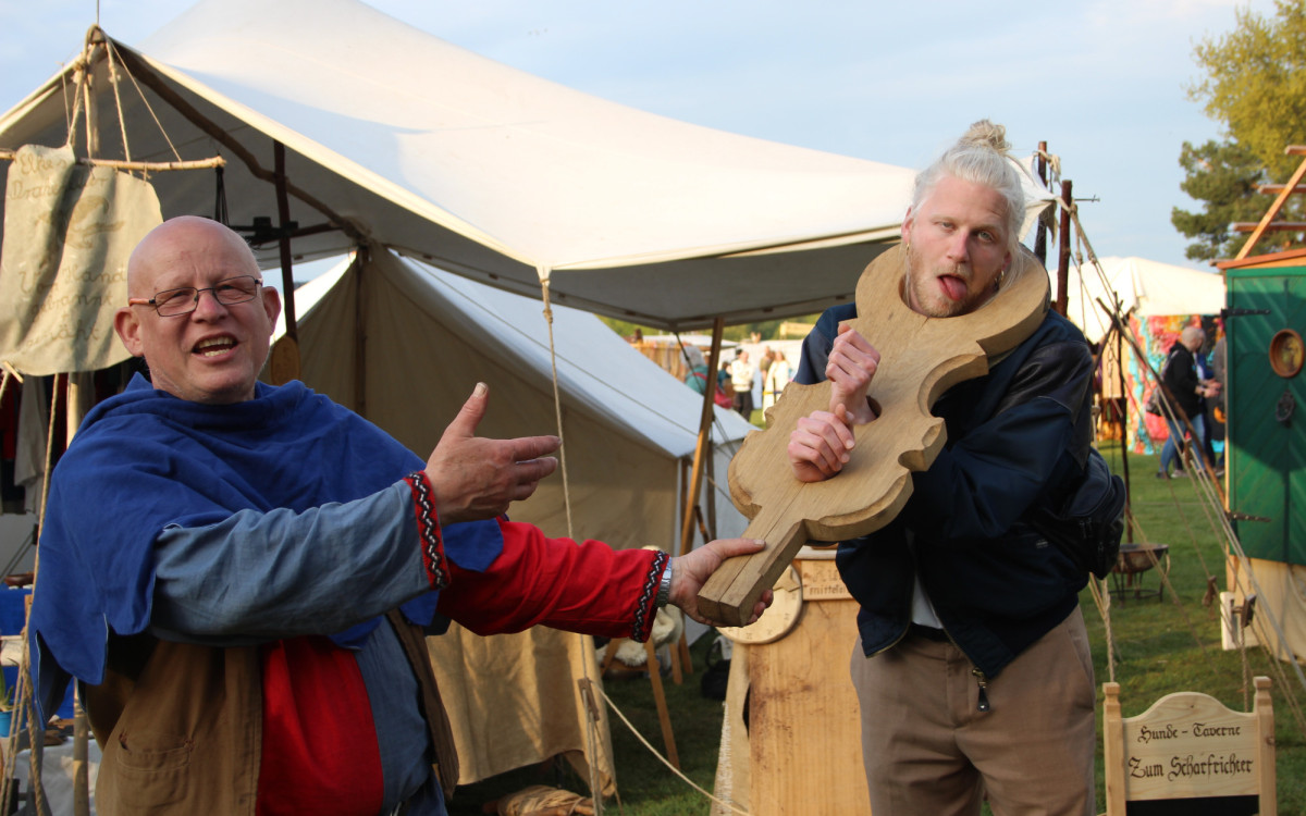 Über das Mittelalter-Fest am Tankumsee: KURT-Kolumnist Malte Schönfeld resümiert seinen allerersten Besuch auf einem Mittelaltermarkt