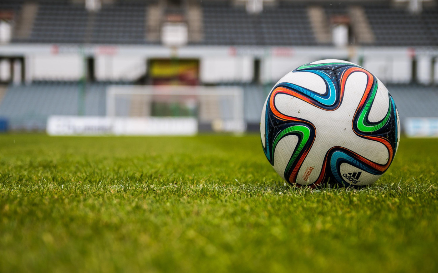 Über die WM und Glühwein: KURT-Kolumnist Malte Schönfeld findet, der Fußball muss sich dringend von Rummännern, Machtgeprolle und Geldgeilheit befreien