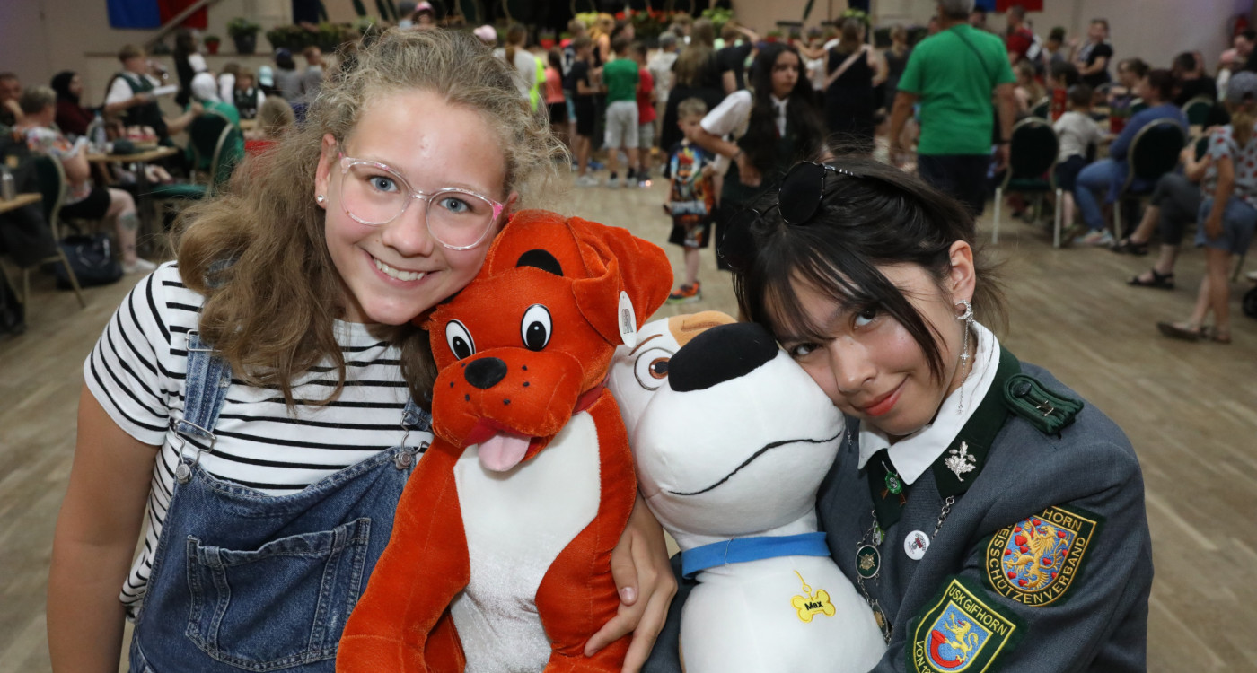 Unbeschwerter Nachmittag zwischen BSK-Saal und Stadthalle: Erstmals ist beim Kinderschützenfest auch die Feuerwehr dabei