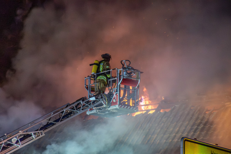 Und plötzlich steht das Zuhause in Flammen: Ein verheerendes Feuer nimmt der Gifhornerin Peggy Krebs fast alles