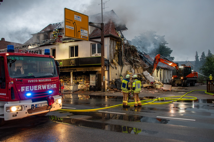 Und plötzlich steht das Zuhause in Flammen: Ein verheerendes Feuer nimmt der Gifhornerin Peggy Krebs fast alles