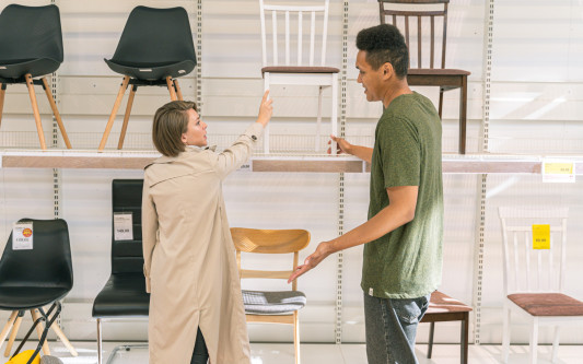 Unendlicher Konsum, um die Welt zu retten: KURT-Kolumnist Malte Schönfeld besuchte ein schwedisches Möbelhaus