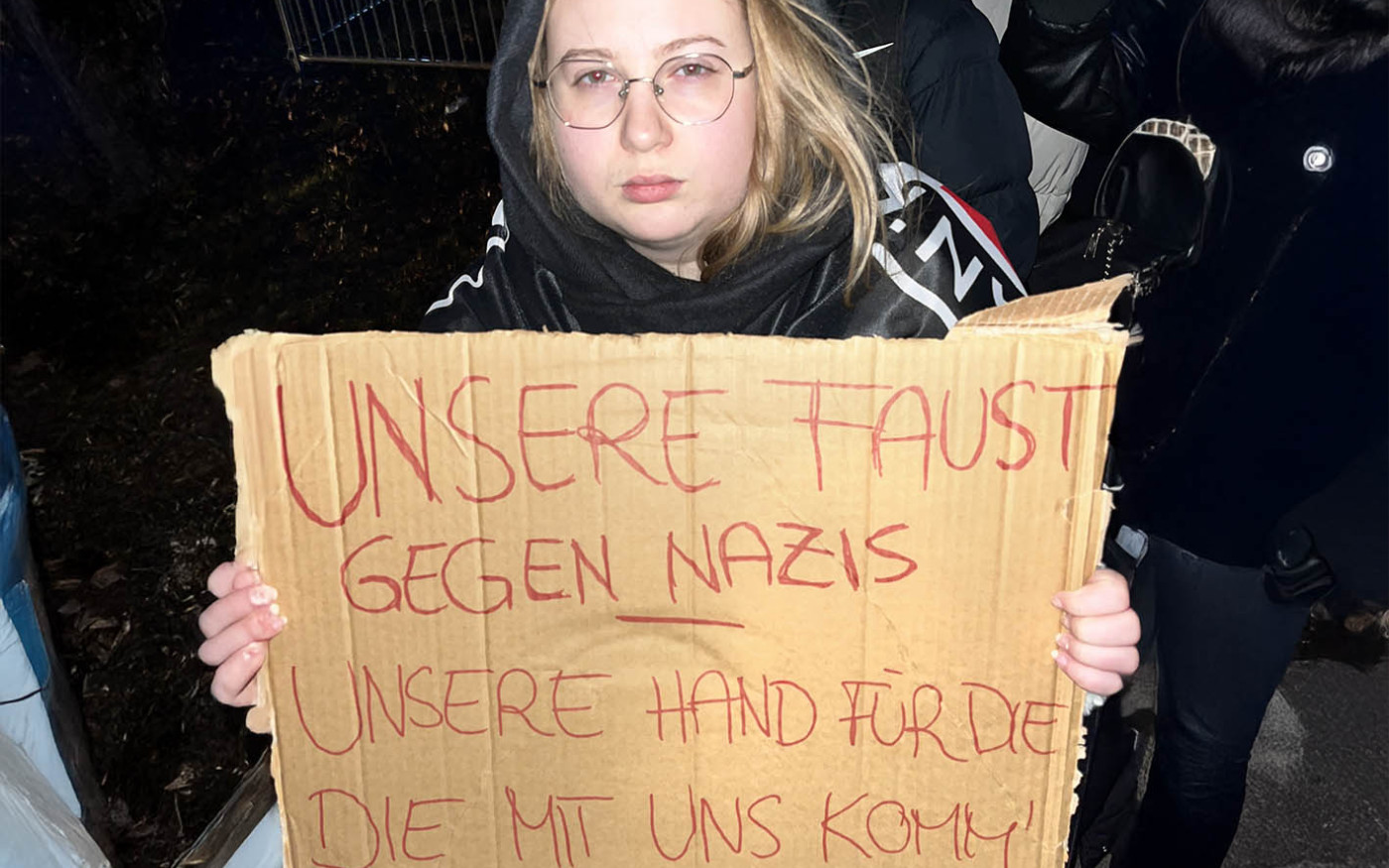 Uns trennt die Barrikade: Unsere Kolumnistin Mia Anna Elisabeth Timmer macht sich Sorgen um das politische Schweigen in den Familien