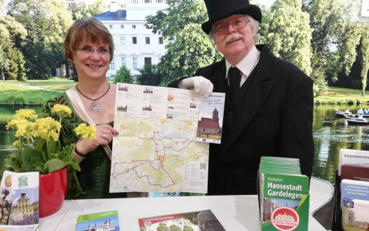 Unsere Partnerstadt Gardelegen zeigt ihre schönsten Seiten auf Gifhorns Wochenmarkt