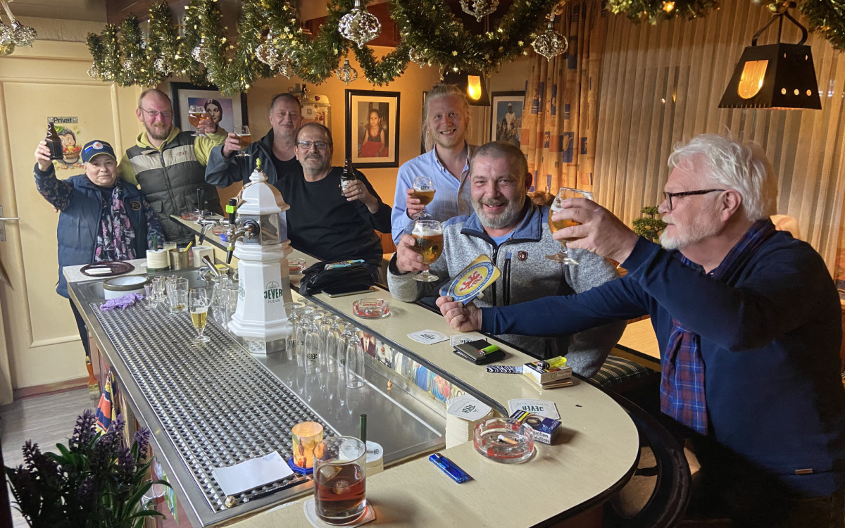 Unter den Augen von Maria Callas - Ein November-Abend führt KURT-Genießer Malte Schönfeld und seine Begleitung in die unvergleichlich echten Gifhorner Astra Stuben