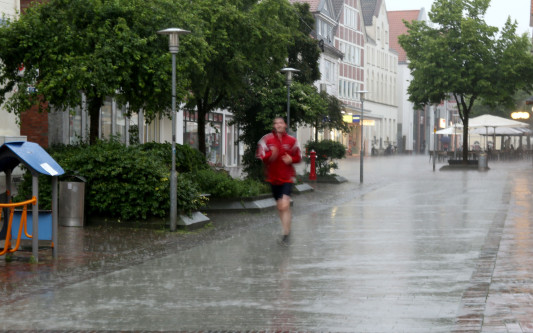 Gewitter-Multizelle setzt Gifhorn unter Wasser – Unser KURT-Wetterexperte Ben Weber (16) gibt Einblick