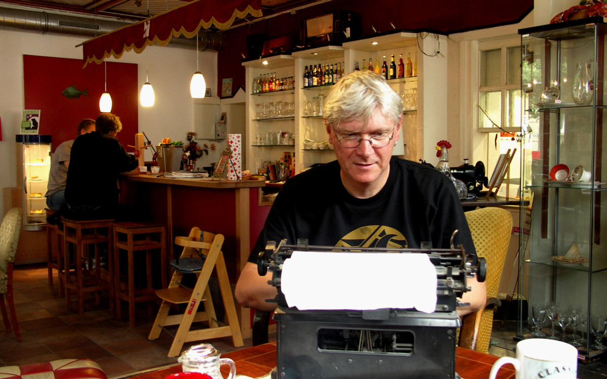 Verfasste Gleise für die Niedersachsenreise: Autor Axel Klingenberg formuliert eine Wahrheit über Niedersachsen