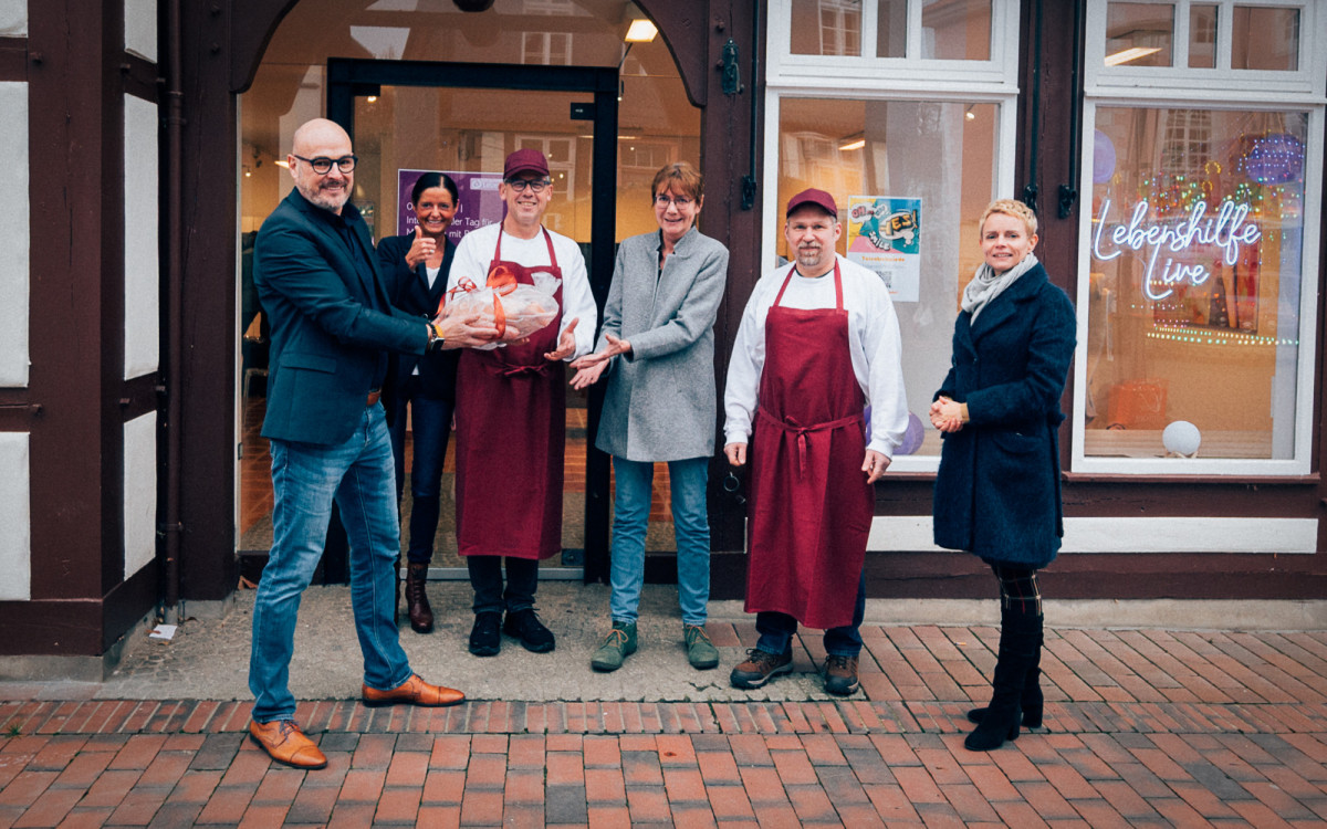 Vier Gänse für ein Hallelujah - Ohr-Concept spendet der Gifhorner Lebenshilfe einen Weihnachtsschmaus