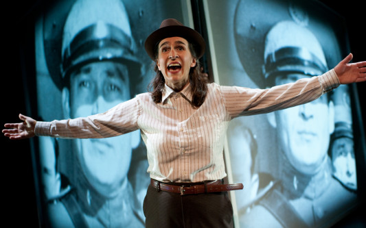 Vier Komödien und ein großes Historiendrama: Das Theater-Abo der Stadthalle kommt leichter und unterhaltsamer daher denn je