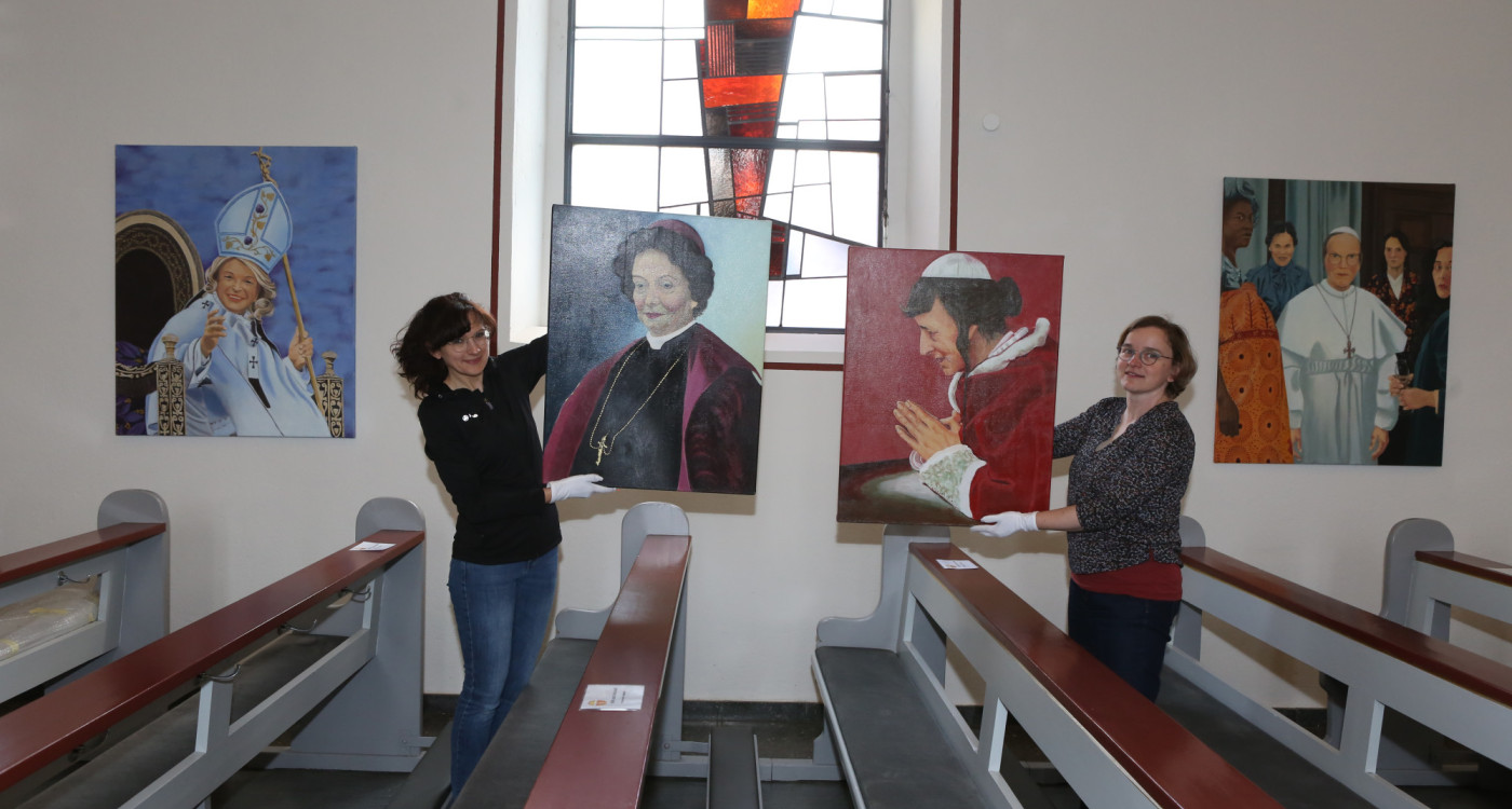 Vision und Tradition, heilige Frauen und Päpstinnen: Das Projekt „gleich+berechtigt“ in St. Bernward vereint zwei Ausstellungen