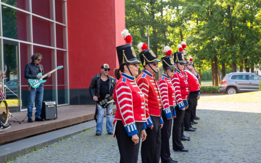 Volker Schlag, Kultbahnhof-Band und Waterloo-Kapelle drehen Musikvideo für Gifhorns Online-Schützenfest