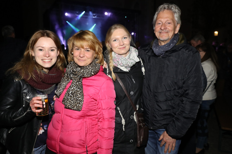 Volle Action auf dem Marktplatz: Wir zeigen Euch die tollsten Fotos von Gifhorns Tanz in den Mai