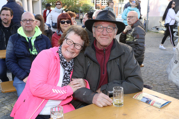 Volle Action auf dem Marktplatz: Wir zeigen Euch die tollsten Fotos von Gifhorns Tanz in den Mai