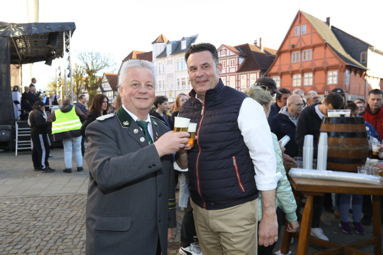 Volle Action auf dem Marktplatz: Wir zeigen Euch die tollsten Fotos von Gifhorns Tanz in den Mai