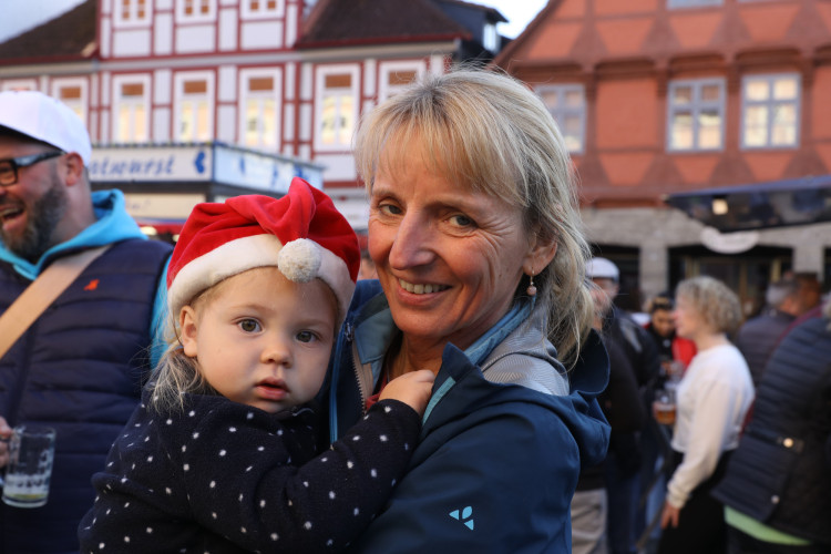 Volle Action auf dem Marktplatz: Wir zeigen Euch die tollsten Fotos von Gifhorns Tanz in den Mai