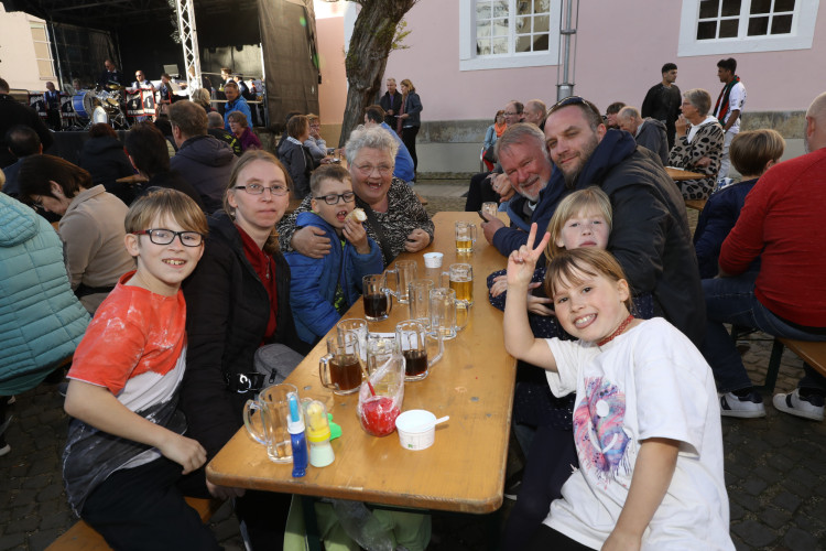 Volle Action auf dem Marktplatz: Wir zeigen Euch die tollsten Fotos von Gifhorns Tanz in den Mai