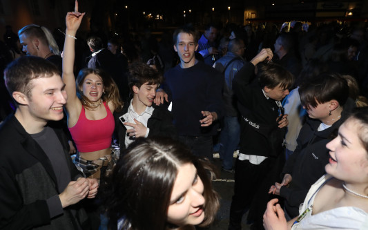 Volle Action auf dem Marktplatz: Wir zeigen Euch die tollsten Fotos von Gifhorns Tanz in den Mai