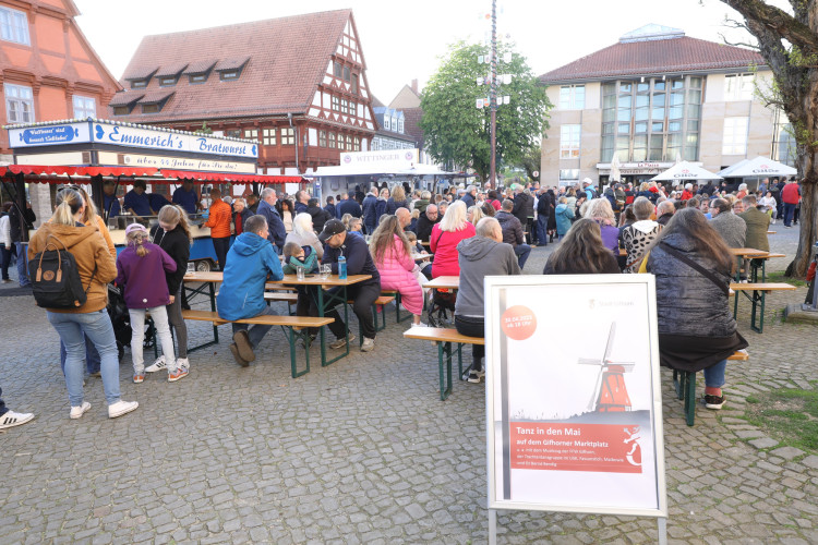 Volle Action auf dem Marktplatz: Wir zeigen Euch die tollsten Fotos von Gifhorns Tanz in den Mai