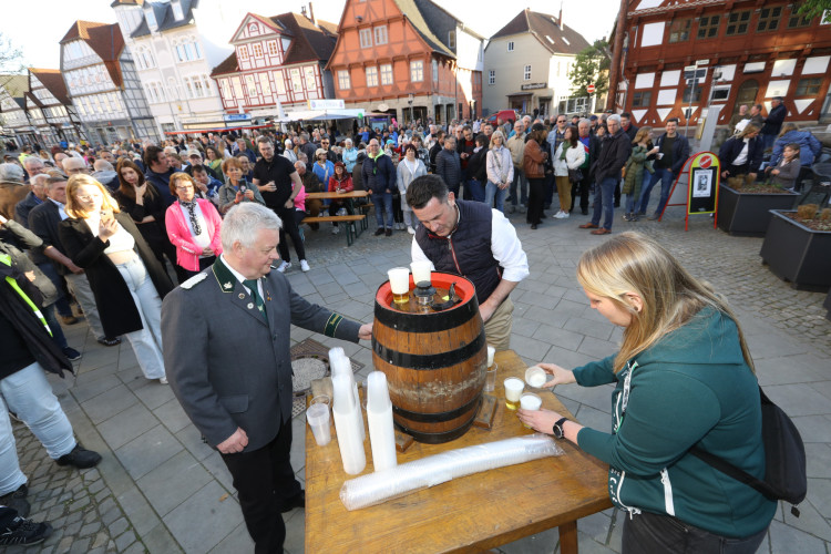 Volle Action auf dem Marktplatz: Wir zeigen Euch die tollsten Fotos von Gifhorns Tanz in den Mai