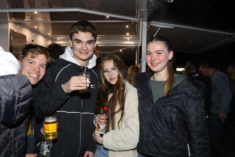 Volle Action auf dem Marktplatz: Wir zeigen Euch die tollsten Fotos von Gifhorns Tanz in den Mai