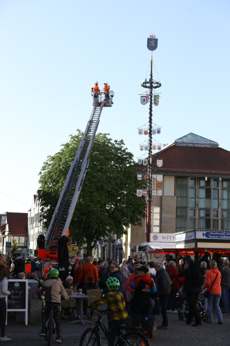 Volle Action auf dem Marktplatz: Wir zeigen Euch die tollsten Fotos von Gifhorns Tanz in den Mai