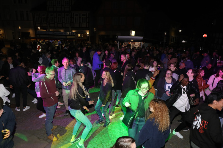 Volle Action auf dem Marktplatz: Wir zeigen Euch die tollsten Fotos von Gifhorns Tanz in den Mai
