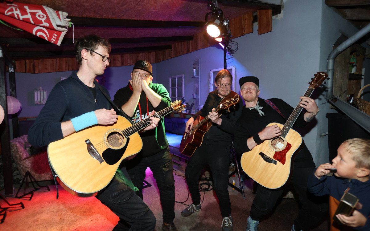 Volle Gartenparty mit B and the Rattlesnakes