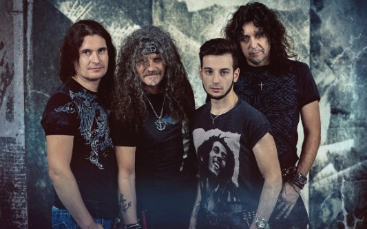 Von den Red Hot Chili Peppers bis zu City: Die Coverband Four Roses sind beim Gifhorner Altstadtfest dabei