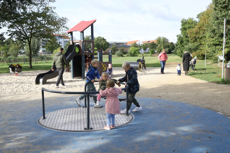 Von diesem Spielplatz schwärmen alle Kinder: Über den Themenspielplatz am Schlosssee hat KURT mit Planerin Daniela Krause gesprochen