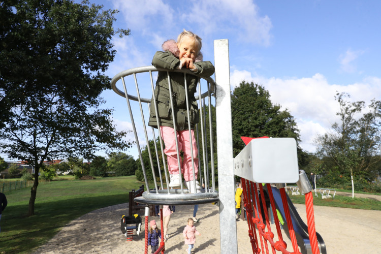 Von diesem Spielplatz schwärmen alle Kinder: Über den Themenspielplatz am Schlosssee hat KURT mit Planerin Daniela Krause gesprochen
