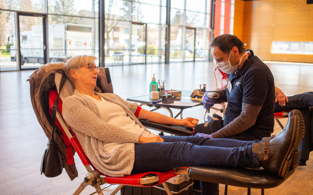 Vorräte an Blutkonserven sinken - Blutspender gesucht