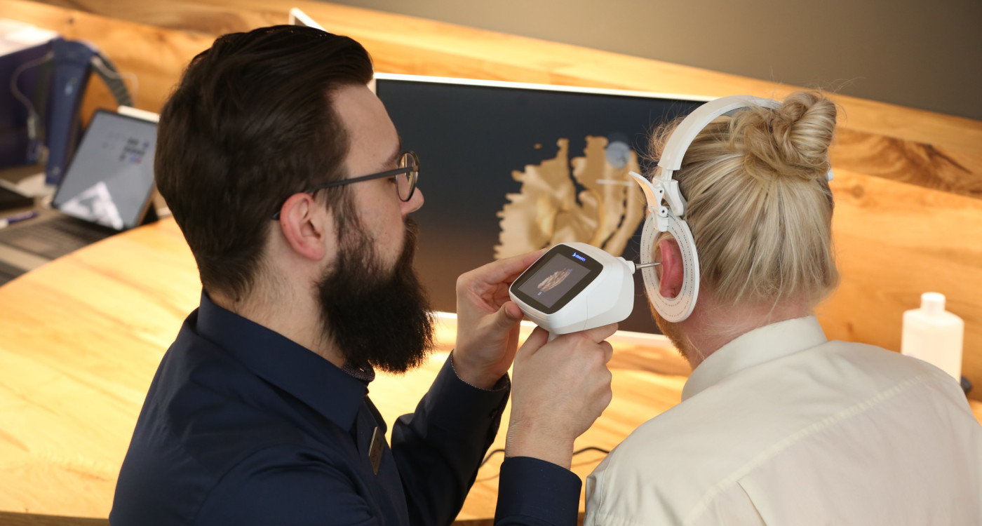 Vorreiter bei der modernen Hörversorgung: Äußerst kundenfreundlich - JOVO Hörsysteme setzt auf den bewährten 3D-Scan