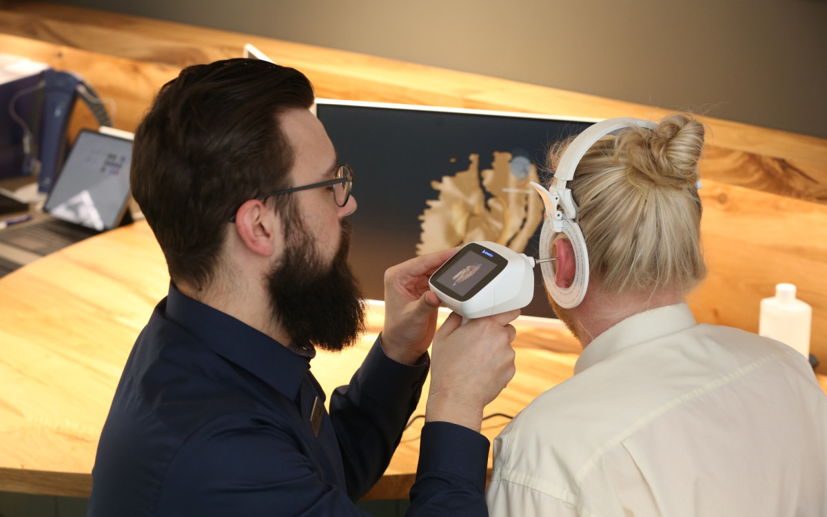 Vorreiter bei der modernen Hörversorgung: Äußerst kundenfreundlich - JOVO Hörsysteme setzt auf den bewährten 3D-Scan