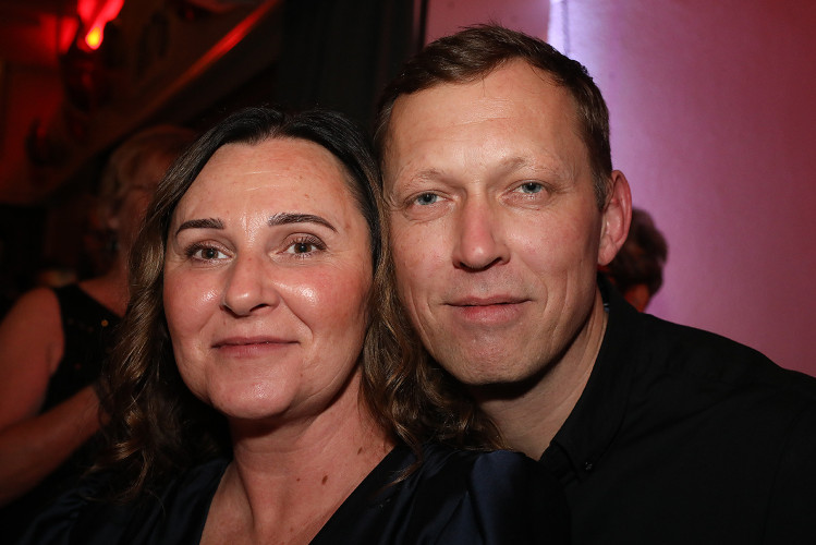 Wahnsinns-Auftakt zum Jubiläumsjahr: Mehr als 200 Gäste tanzen vergnügt beim Feuerwehrball in Gamsen – mit großer KURT-Bildergalerie