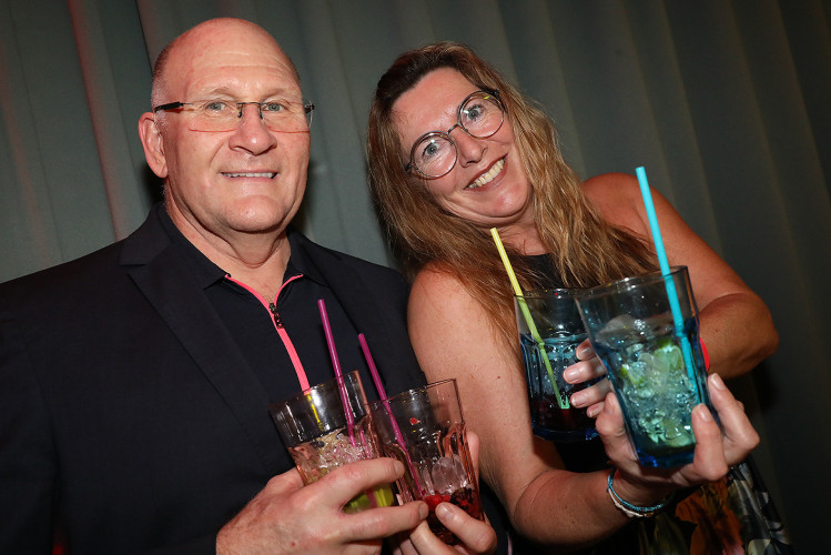 Wahnsinns-Auftakt zum Jubiläumsjahr: Mehr als 200 Gäste tanzen vergnügt beim Feuerwehrball in Gamsen – mit großer KURT-Bildergalerie