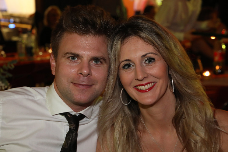 Wahnsinns-Auftakt zum Jubiläumsjahr: Mehr als 200 Gäste tanzen vergnügt beim Feuerwehrball in Gamsen – mit großer KURT-Bildergalerie