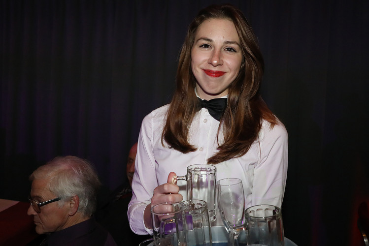 Wahnsinns-Auftakt zum Jubiläumsjahr: Mehr als 200 Gäste tanzen vergnügt beim Feuerwehrball in Gamsen – mit großer KURT-Bildergalerie