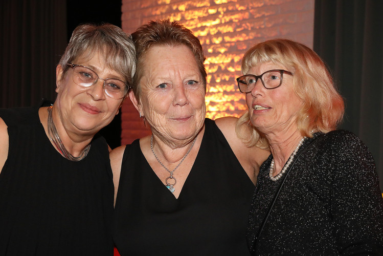 Wahnsinns-Auftakt zum Jubiläumsjahr: Mehr als 200 Gäste tanzen vergnügt beim Feuerwehrball in Gamsen – mit großer KURT-Bildergalerie